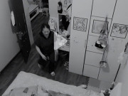 Yêu con - Nửa đêm cặp vợ chồng đang ôm nhau ngủ, mẹ chồng liên tục lén vào phòng, con dâu đăng video lên mạng gây tranh cãi