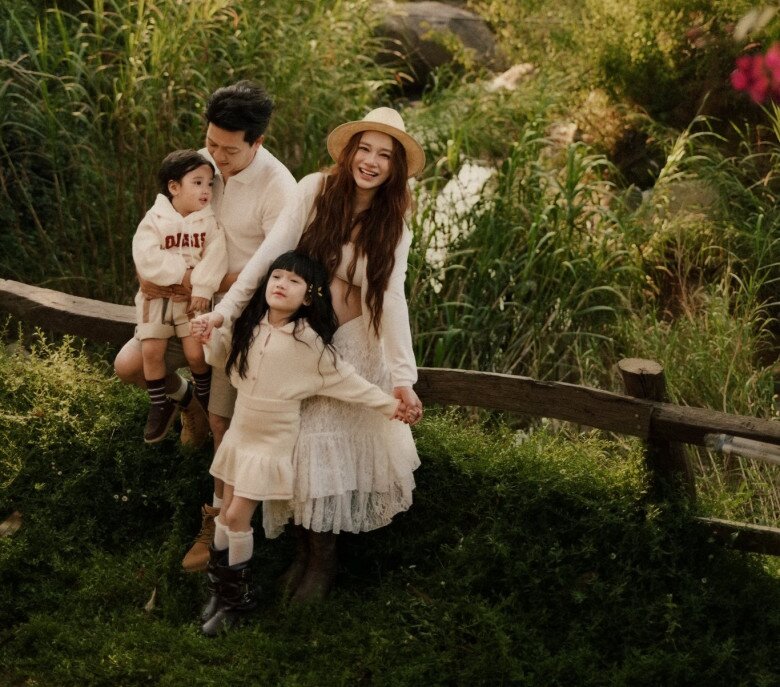 Nhã Phương “khoe” loạt ảnh bế bụng bầu con thứ 3, ái nữ quý tử được khen 1 bé giống mẹ 1 bé giống bố - 10