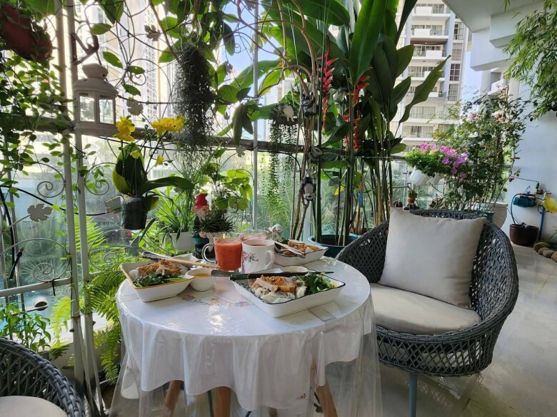 Rời nhà đất lên chung cư, cặp vợ chồng U60 chi 300 triệu sửa ngôi nhà ngập sắc xanh, khu vườn ban công xịn sò - 10