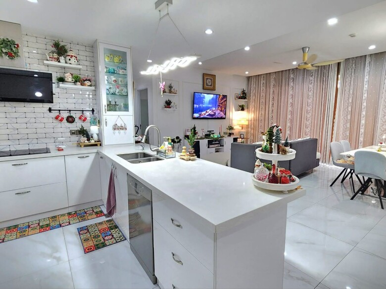 Rời nhà đất lên chung cư, cặp vợ chồng U60 chi 300 triệu sửa ngôi nhà ngập sắc xanh, khu vườn ban công xịn sò - 1