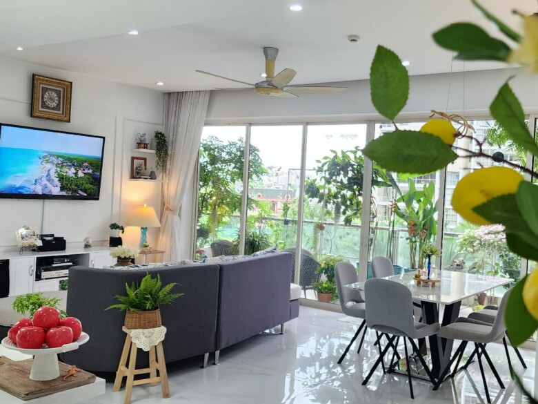 Rời nhà đất lên chung cư, cặp vợ chồng U60 chi 300 triệu sửa ngôi nhà ngập sắc xanh, khu vườn ban công xịn sò - 3