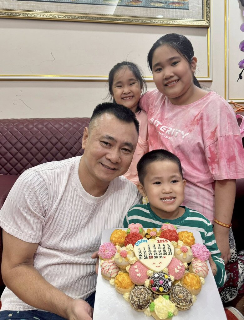 Nữ Thiếu tá đứng sau thành công của Giám đốc Nhà hát chèo Tự Long: amp;#34;Ngày Tết, anh Long nấu món vợ thích, giành chơi với con” - 3