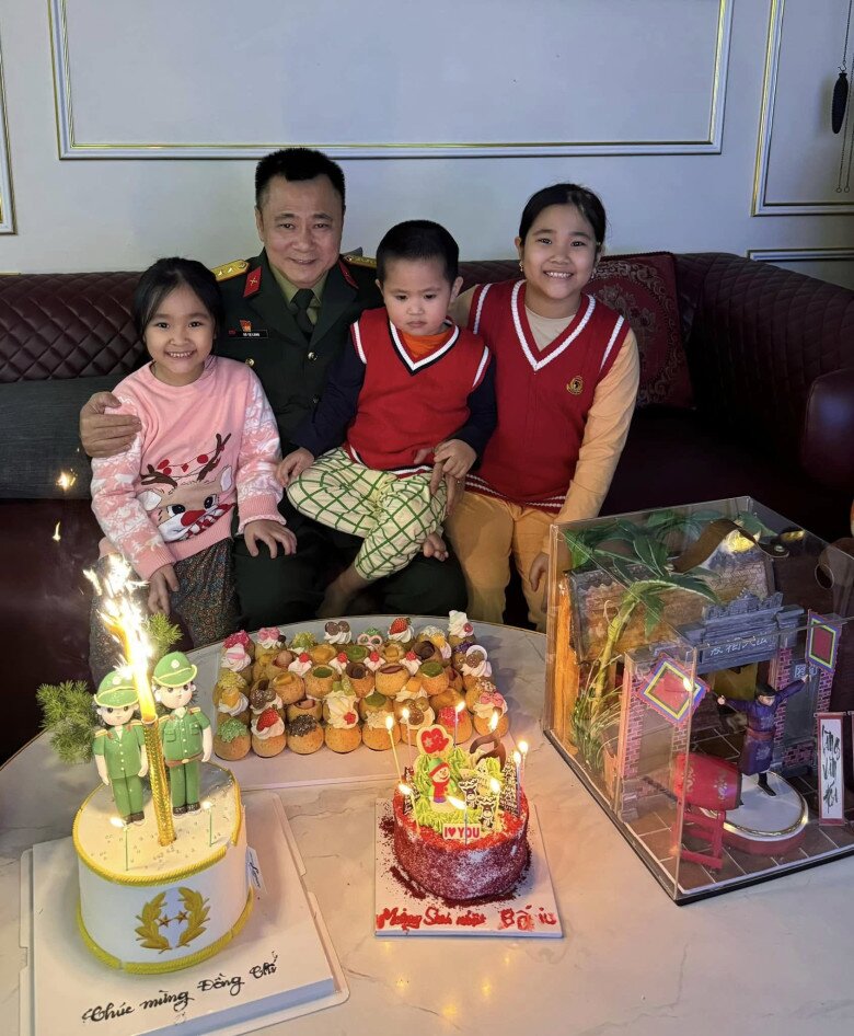 Nữ Thiếu tá đứng sau thành công của Giám đốc Nhà hát chèo Tự Long: amp;#34;Ngày Tết, anh Long nấu món vợ thích, giành chơi với con” - 7