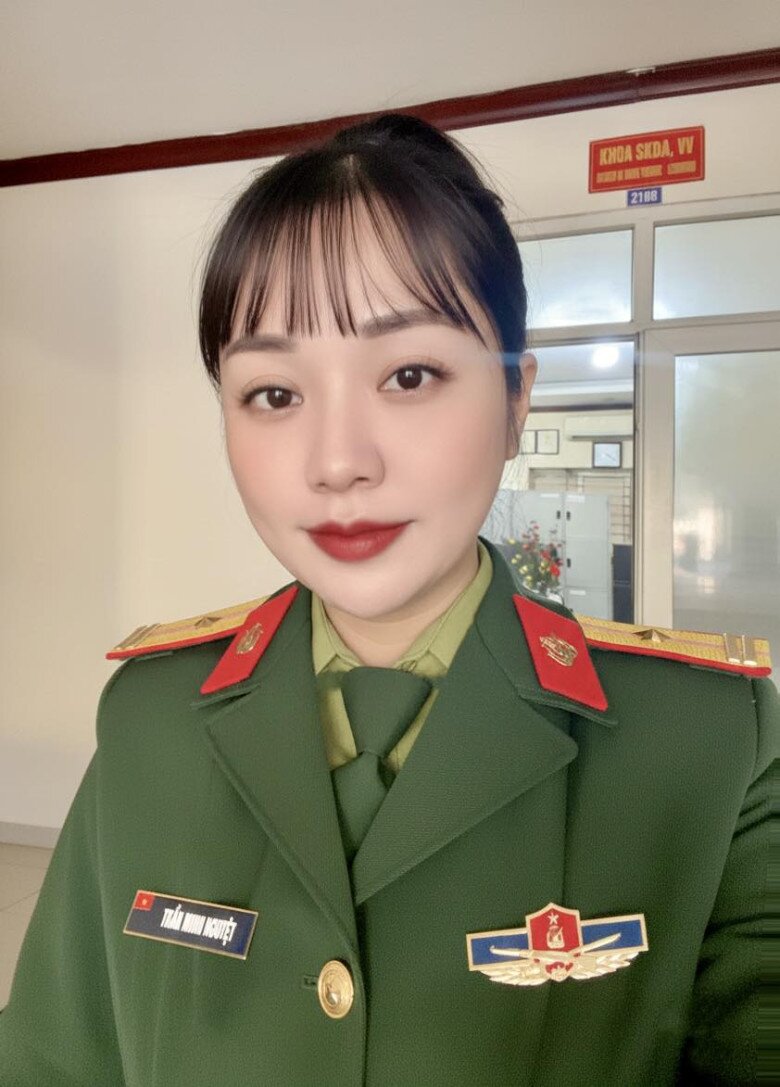 Nữ Thiếu tá đứng sau thành công của Giám đốc Nhà hát chèo Tự Long: amp;#34;Ngày Tết, anh Long nấu món vợ thích, giành chơi với con” - 10