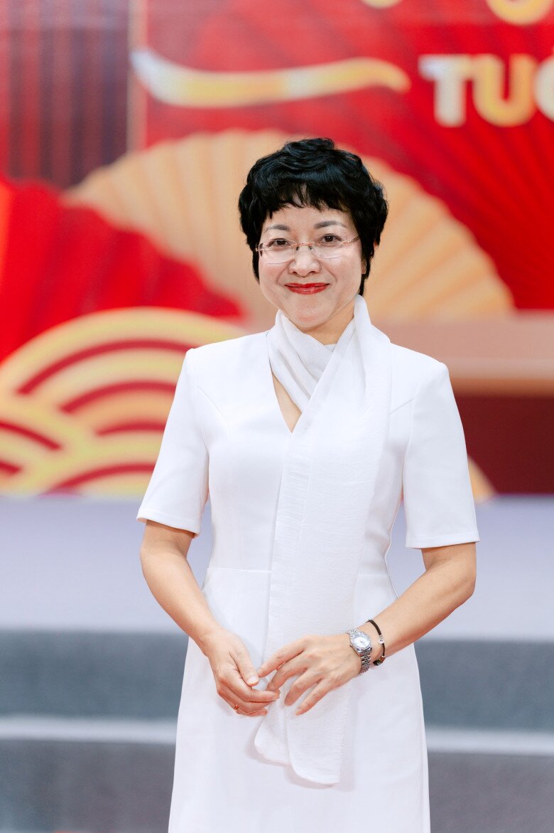 Nữ MC duy nhất dẫn 20 mùa Táo quân: U60 làm mẹ đơn thân có con trai dậy thì chuẩn soái ca - 3