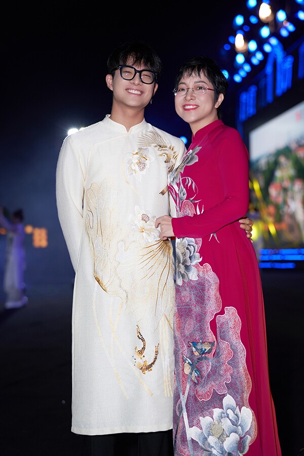 Nữ MC duy nhất dẫn 20 mùa Táo quân: U60 làm mẹ đơn thân có con trai dậy thì chuẩn soái ca - 5