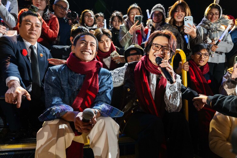 Phần kết hợp giữa Hà Anh Tuấn và Nguyễn Hùng gây chú ý trong đêm nhạc.