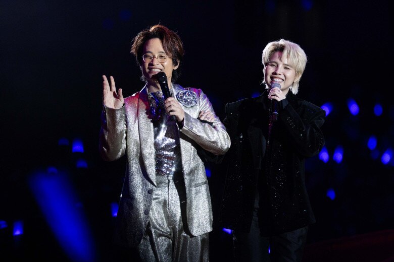 Từ chất tự sự sâu lắng của Vũ Cát Tường với: Em, Vết mưa, Từng là, setlist bước sang phần acoustic về mức tối giản nhất: guitar, saxophone, bộ gõ và giọng hát với loạt ca khúc hit Vpop 2026. 