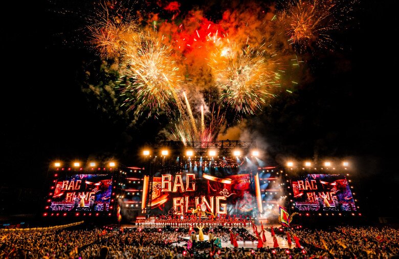 Nữ ca sĩ làm đêm nhạc cho người hâm mộ nhưng đạt tiêu chuẩn như một concert lớn.