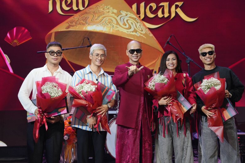 Anh kỳ vọng đây không chỉ là một ca khúc dành riêng cho dịp năm mới, mà còn trở thành một lời chúc tinh thần – giúp khán giả khởi đầu mỗi ngày với tâm thế an yên