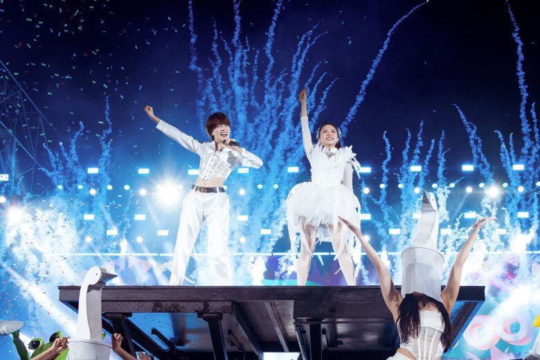 Rapper Pháo xuất hiện với tư cách khách mời trong tiết mục Ếch Ngồi Đáy Giếng.