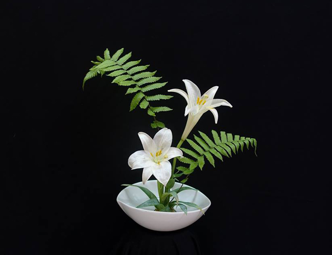 Bình hoa của chị Châu Đỗ cắm theo phong cách Ikebana Nhật Bản.
