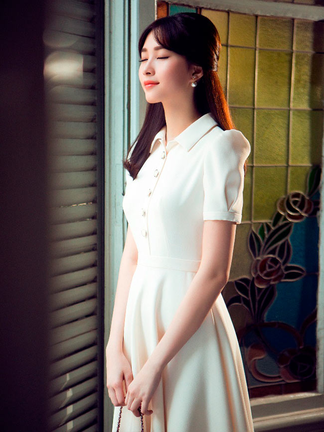 Thu Thảo mang tới công chúng hình ảnh một hoa hậu đẹp nền nã, thanh lịch, và chiếc đầm kín đáo, thanh nhã của Lê Thanh Hoà đã lọt 'mắt xanh' hoa hậu.
