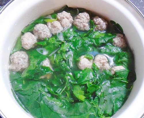 Bật mí cách nấu canh rau ngót với mọc cực hấp dẫn ngày hè