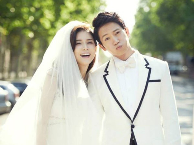 Kim Hee Sun diện váy xẻ táo bạo đi sự kiện - 11