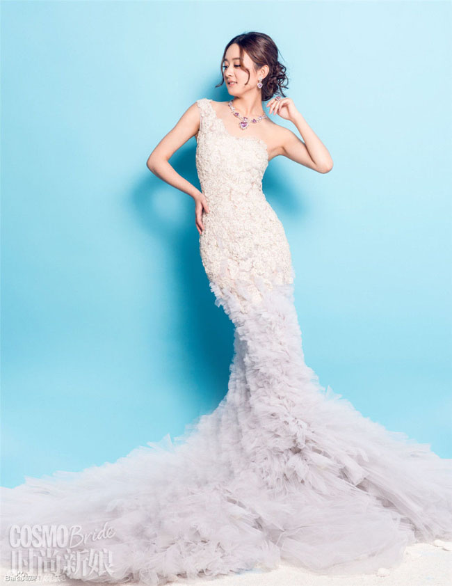 Người đẹp khoe nhan sắc tinh khôi, trẻ trung trong váy cô dâu trên tạp chí Cosmo Bride.
