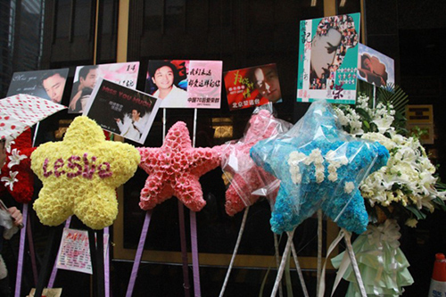 Lặng người trước vòng hoa kỷ niệm 14 năm ngày mất của Trương Quốc Vinh - 3