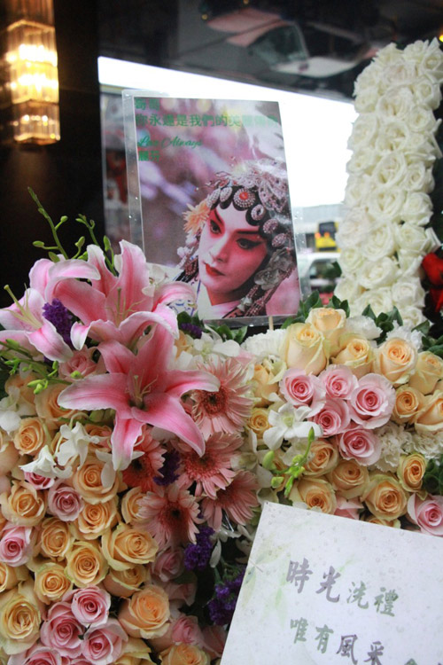 Lặng người trước vòng hoa kỷ niệm 14 năm ngày mất của Trương Quốc Vinh - 6