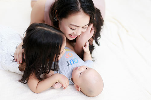 Nữ MC đẹp mòn con mắt nhờ 24 giờ sau sinh làm ngay những chiêu này! - 5