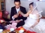 Clip Eva - Video: Lại xuất hiện cô dâu già vung tiền cưới chồng trẻ ở Trung Quốc gây sốt