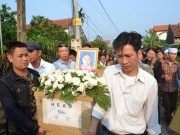 Tin tức - Hàng trăm người khóc ngất khi đón thi thể bé Nhật Linh tại quê nội Hưng Yên