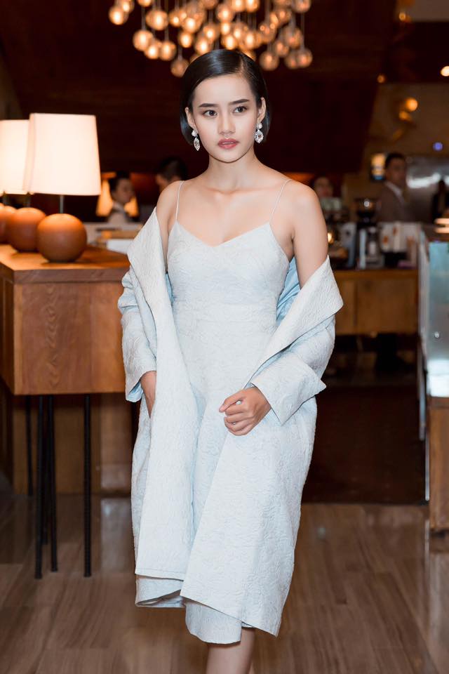 Học sao Việt cách mặc áo khoác amp;#34;chất như nước cấtamp;#34; cho ngày hè thêm sành điệu - 6