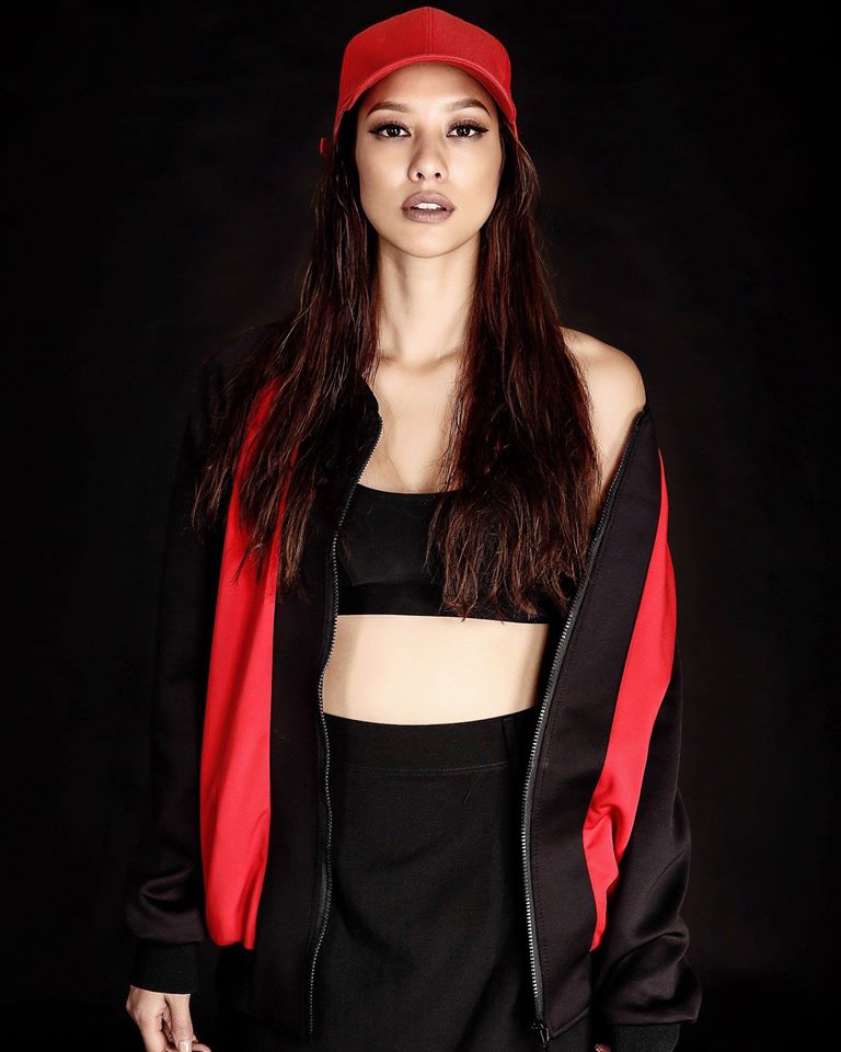 Học sao Việt cách mặc áo khoác amp;#34;chất như nước cấtamp;#34; cho ngày hè thêm sành điệu - 1