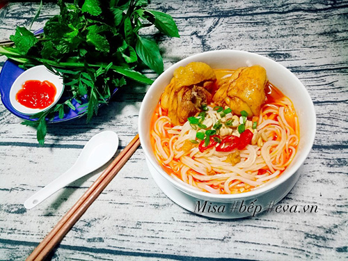 Cách nấu mì Quảng gà đậm đà ngon miệng cho bữa sáng - 7