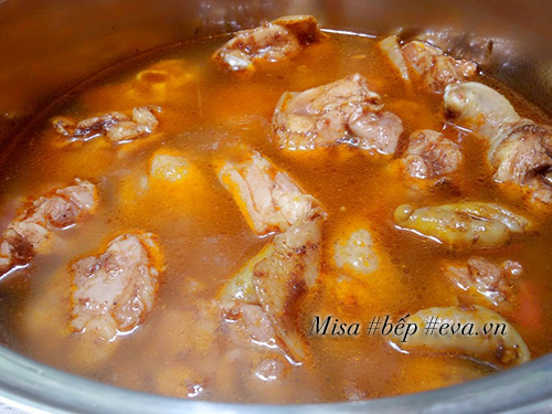 Cách nấu mì Quảng gà đậm đà ngon miệng cho bữa sáng - 4