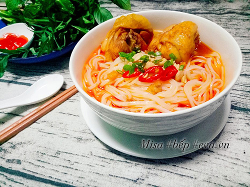 Cách nấu mì Quảng gà đậm đà ngon miệng cho bữa sáng - 9