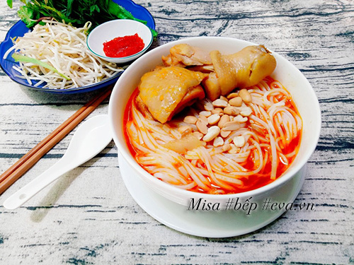 Cách nấu mì Quảng gà đậm đà ngon miệng cho bữa sáng - 10