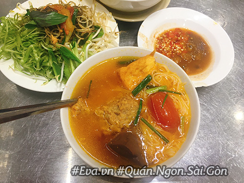 Gánh bún riêu chợ Bến Thành khiến vợ chồng Đăng Khôi mê “quên lối về” - 3