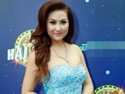 Làng sao - Phi Thanh Vân tươi tắn xuất hiện trên truyền hình sau ồn ào ly hôn với chồng trẻ