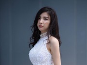 Làng sao - Hạnh Sino sang chảnh dạo phố dù đang "quay cuồng" với MV mới