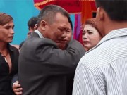 Clip Eva - Video: Cảm động giây phút người cha lau nước mắt tiễn con gái về nhà chồng