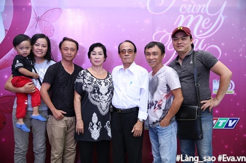 Nhạc sĩ 70 tuổi Đức Huy đưa vợ kém mình 44 tuổi và con trai nhỏ tới trường quay - 17