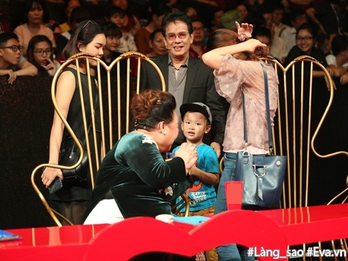 Nhạc sĩ 70 tuổi Đức Huy đưa vợ kém mình 44 tuổi và con trai nhỏ tới trường quay - 2