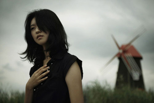 Chữ amp;#34;trinhamp;#34; nặng nề khiến cả cuộc đời chìm trong đêm tối - 2