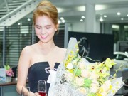 Làng sao - Không có người yêu tỷ phú, Ngọc Trinh vẫn chi bạo mua siêu xe 12 tỷ