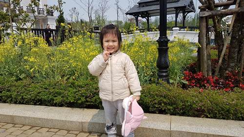 Bố điển trai kể chuyện cùng con gái 3 tuổi lên Sapa làm clip gây sốt mạng - 1
