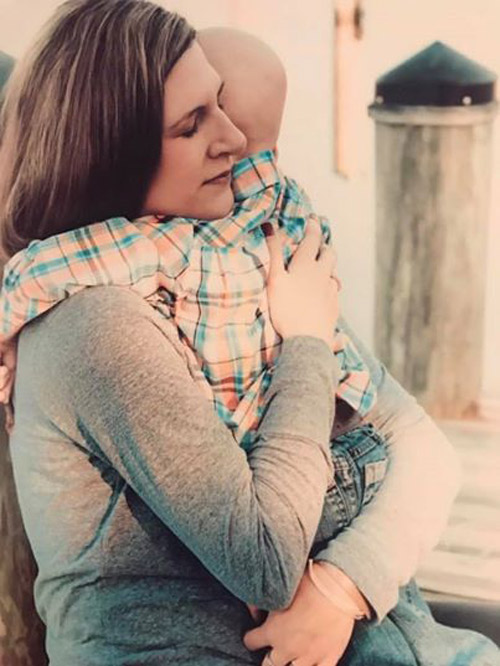 Không muốn xa mẹ, cậu bé ung thư kê gối nằm chờ trước cửa phòng tắm và ra đi mãi mãi - 5