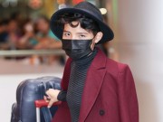 Làng sao - Vũ Cát Tường bịt khẩu trang kín mít ở sân bay đi London