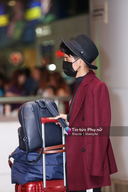 Vũ Cát Tường bịt khẩu trang kín mít ở sân bay đi London - 1