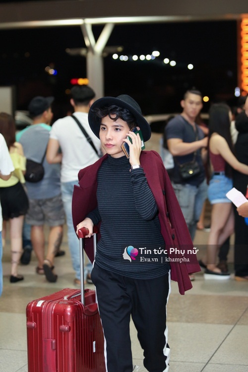 Vũ Cát Tường bịt khẩu trang kín mít ở sân bay đi London - 5