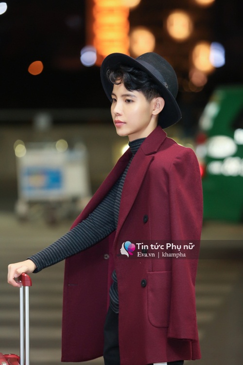 Vũ Cát Tường bịt khẩu trang kín mít ở sân bay đi London - 6