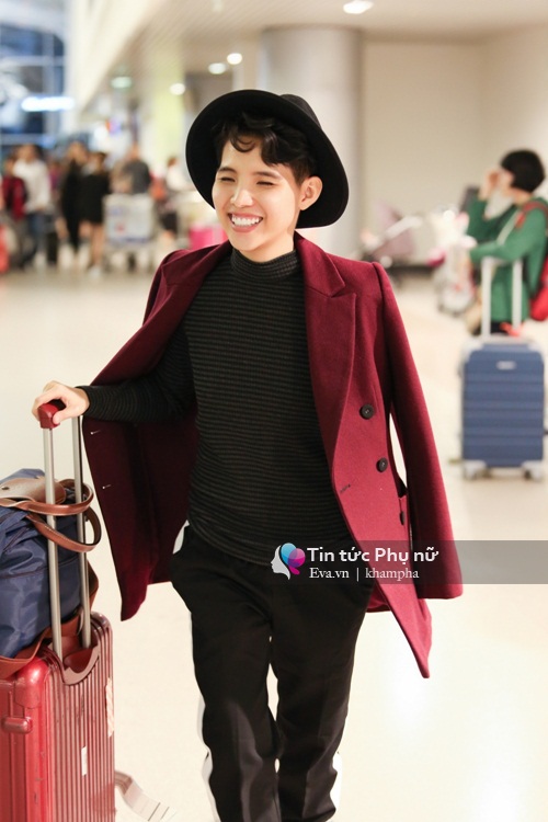 Vũ Cát Tường bịt khẩu trang kín mít ở sân bay đi London - 7