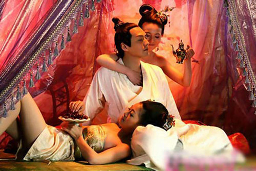 Bí ẩn những ông vua có sở thích amp;#34;yêuamp;#34; quái dị - 1