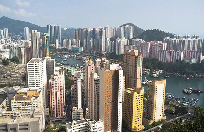 Bán đảo Lôi Châu, Hồng Kông

Nằm ngoài khơi bờ biển phía nam của đảo  Hong Kong, Bán đảo Lôi Châu có diện tích khoảng 1,3 km2 và có 87.000 người sinh sống. Mật độ dân số vào khoảng 67.000 người/km2.
