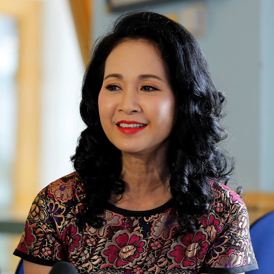 Vẻ đẹp đời thực gây bất ngờ của bà mẹ chồng khét tiếng săm soi nhất Việt Nam - 4