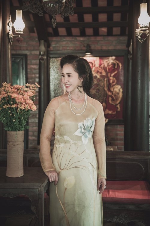 Vẻ đẹp đời thực gây bất ngờ của bà mẹ chồng khét tiếng săm soi nhất Việt Nam - 6